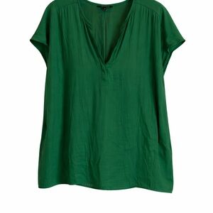 Banana Republic Green V-neck Women’s Short Sleeve Top